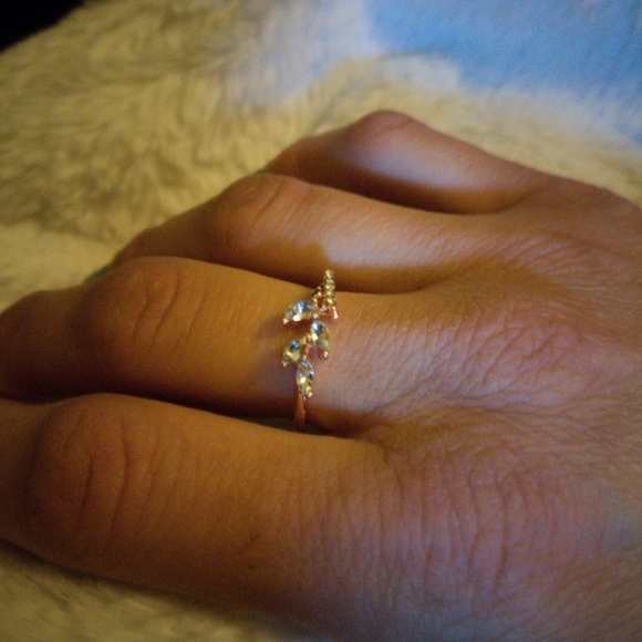 Exquisite 18k Rose Gold filled Eternity Ring - Picture 12 of 14